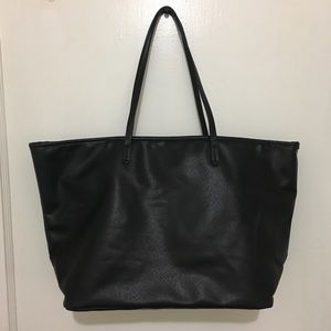 Black tote bag